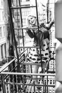 Beatrice Egli feet photo thumbnail