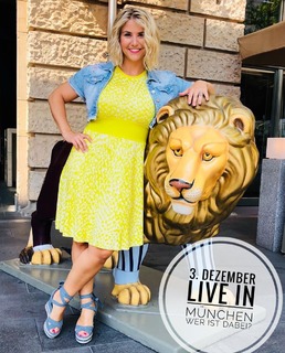 Beatrice Egli feet photo thumbnail