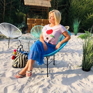 Beatrice Egli feet photo thumbnail