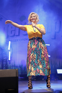 Beatrice Egli feet photo thumbnail