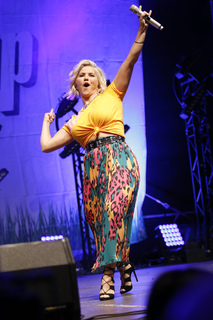 Beatrice Egli feet photo thumbnail