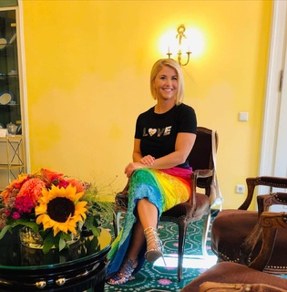 Beatrice Egli feet photo thumbnail