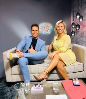 Beatrice Egli feet photo thumbnail