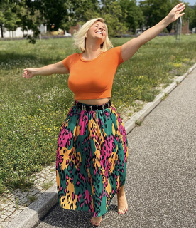 Beatrice Egli feet photo thumbnail
