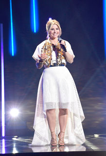 Beatrice Egli feet photo thumbnail