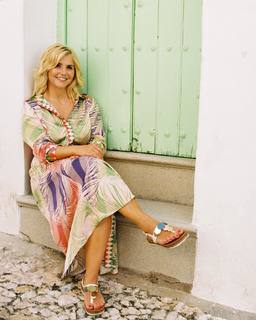 Beatrice Egli feet photo thumbnail