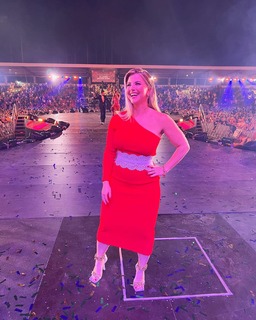 Beatrice Egli feet photo thumbnail
