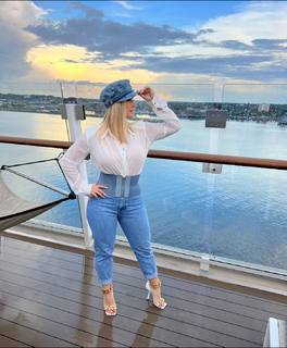 Beatrice Egli feet photo thumbnail