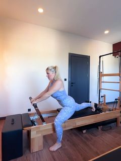 Beatrice Egli feet photo thumbnail