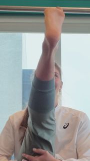 Beatriz Haddad Maia feet photo 4