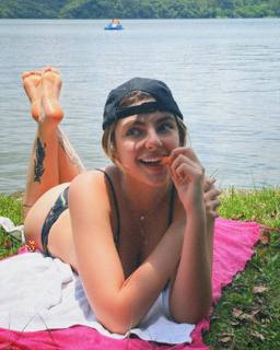 Beatriz Parizotto feet photo 3