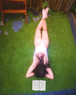 Beatriz Rico feet photo 1