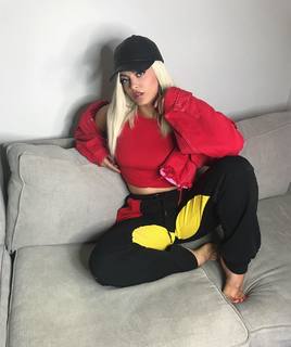 Bebe Rexha feet photo thumbnail