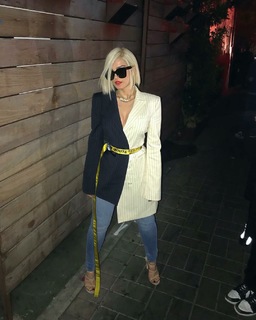 Bebe Rexha feet photo thumbnail
