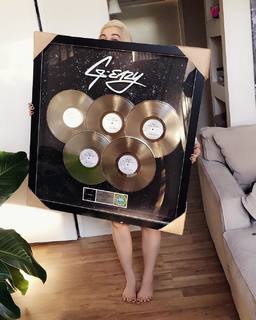 Bebe Rexha feet photo thumbnail