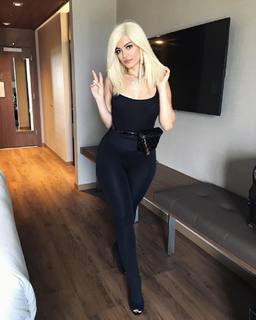Bebe Rexha feet photo thumbnail