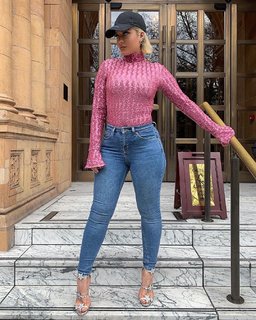 Bebe Rexha feet photo thumbnail