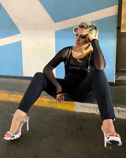 Bebe Rexha feet photo thumbnail