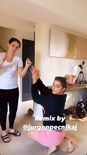 Bebe Rexha feet photo thumbnail