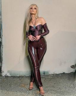 Bebe Rexha feet photo thumbnail