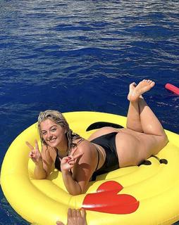 Bebe Rexha feet photo thumbnail