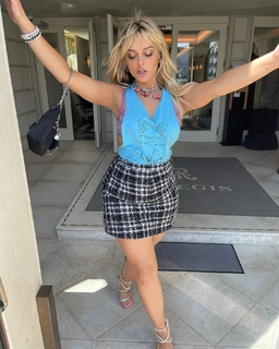 Bebe Rexha feet photo thumbnail