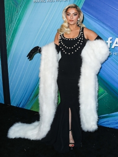 Bebe Rexha feet photo thumbnail