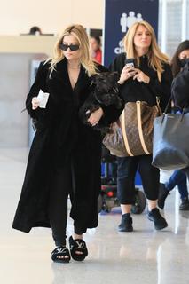 Bebe Rexha feet photo thumbnail