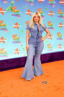 Bebe Rexha feet photo thumbnail
