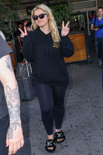 Bebe Rexha feet photo thumbnail