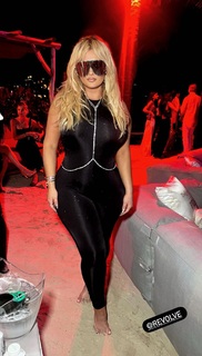 Bebe Rexha feet photo thumbnail