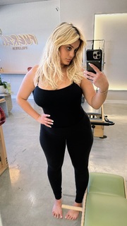 Bebe Rexha feet photo thumbnail