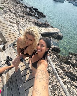 Bebe Rexha feet photo thumbnail