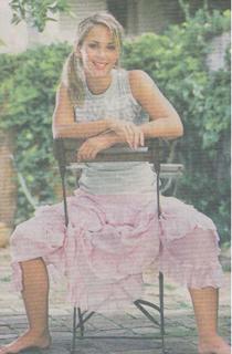 Bec Hewitt feet photo 8
