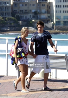 Bec Hewitt feet photo 18