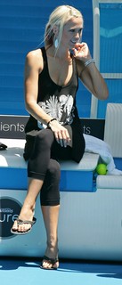 Bec Hewitt feet photo 4