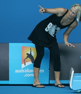 Bec Hewitt feet photo 2