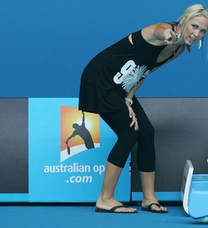 Bec Hewitt feet photo 1