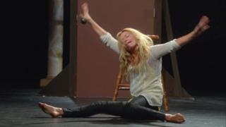 Becki Newton feet photo thumbnail