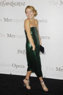 Becki Newton feet photo thumbnail