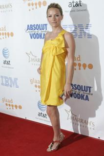 Becki Newton feet photo thumbnail