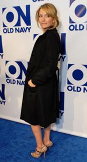 Becki Newton feet photo thumbnail