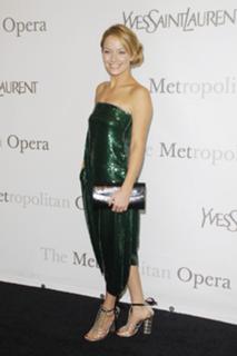 Becki Newton feet photo thumbnail