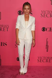 Becki Newton feet photo thumbnail