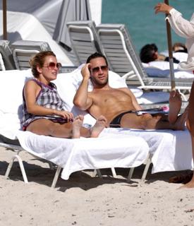 Becki Newton feet photo thumbnail