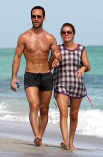 Becki Newton feet photo thumbnail