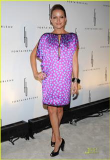 Becki Newton feet photo thumbnail