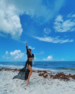 Becky G feet photo thumbnail