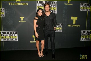 Becky G feet photo thumbnail