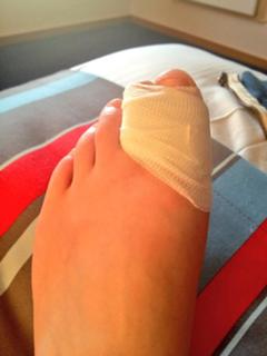 Becky Hill feet photo thumbnail